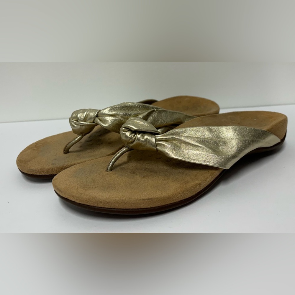 VIONIC Pippa Gold Thong Sandals Women’s Size 8